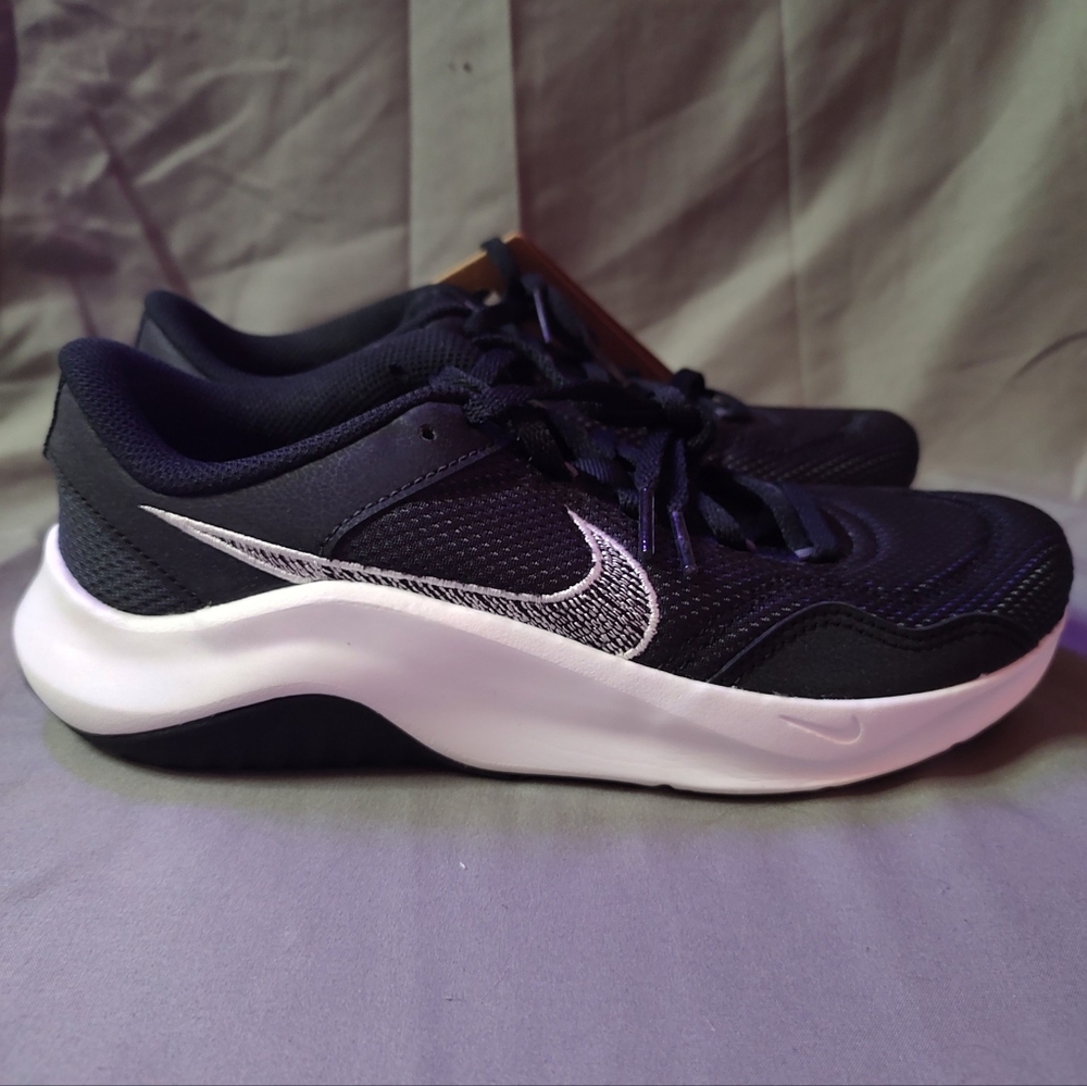 W nike legend essential 3 nn